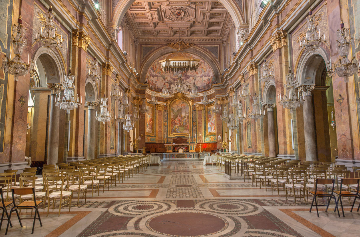 interni della chiesa dei Lampadari Roma
